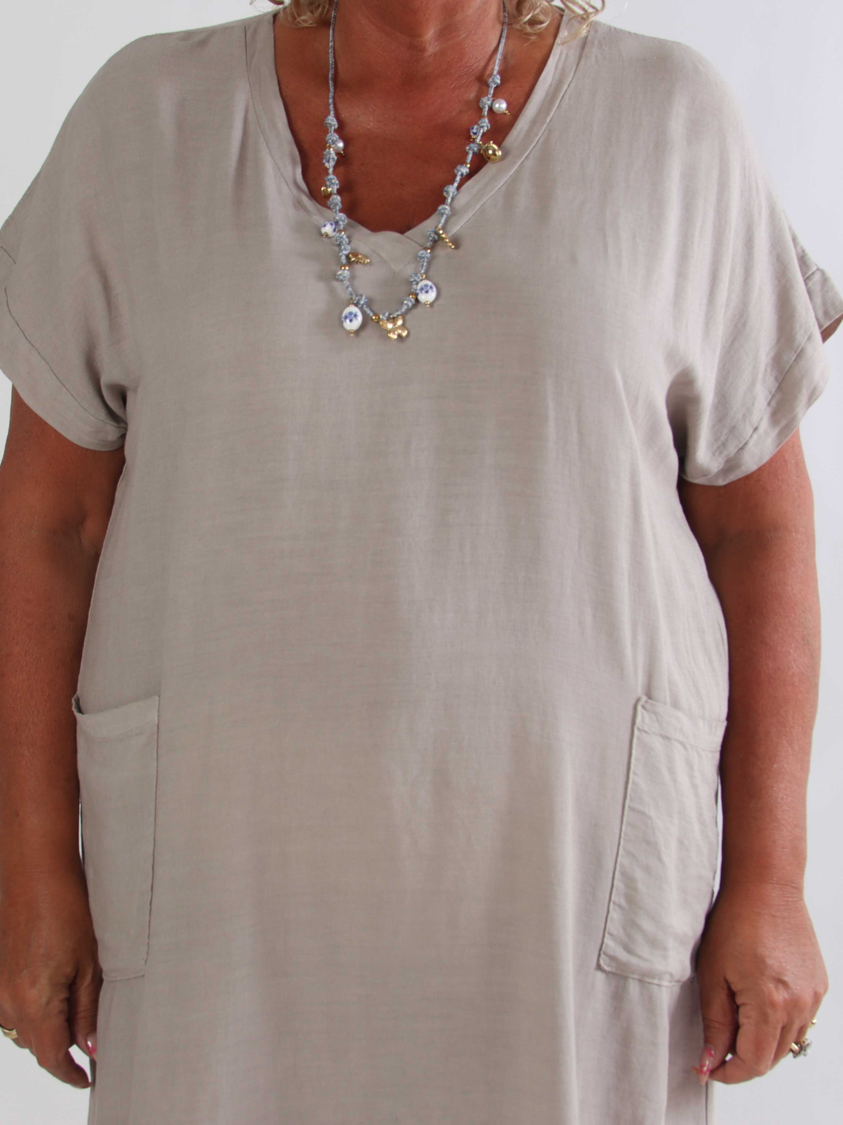 Bibbi - Løs plus size t-shirtkjole i en viskose- og hørblanding med lommer foran